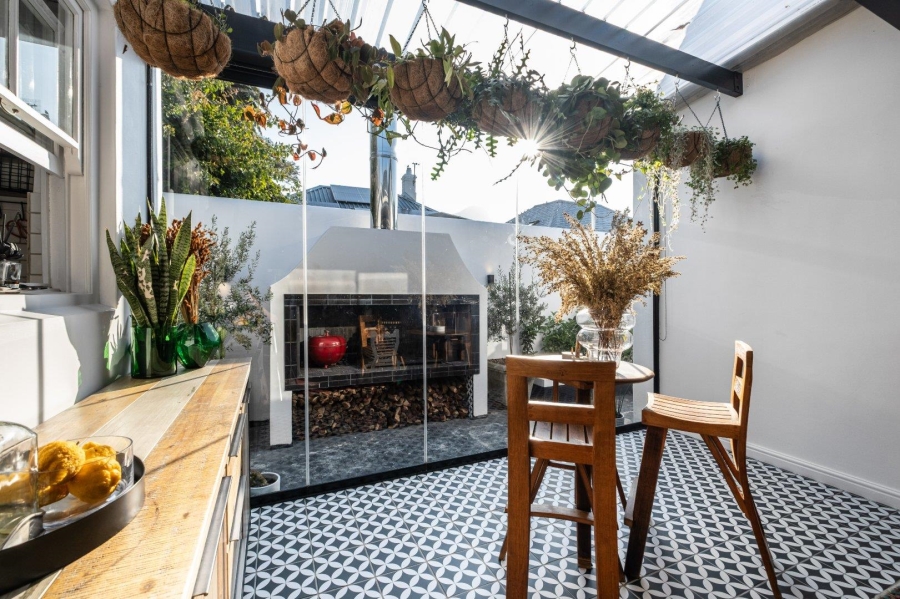 4 Bedroom Property for Sale in Oranjezicht Western Cape